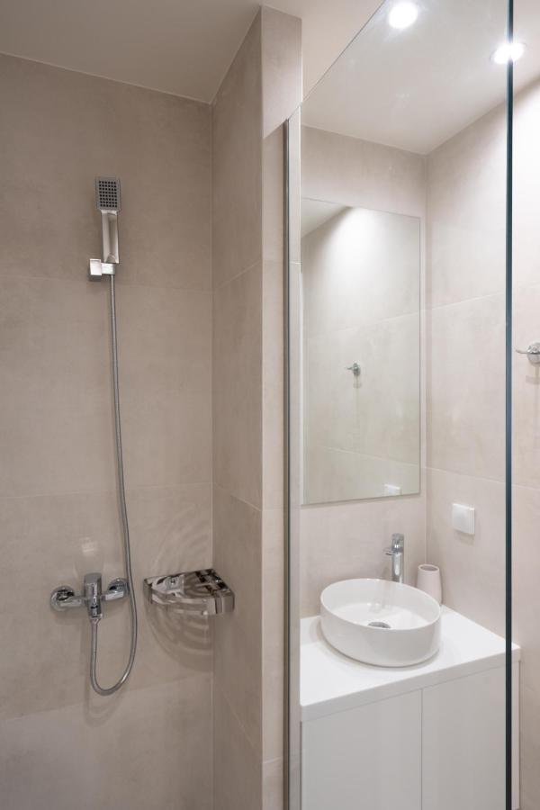 Newly Renovated 2 Bedroom Apartment, 5Min To Metro Athen Exterior foto